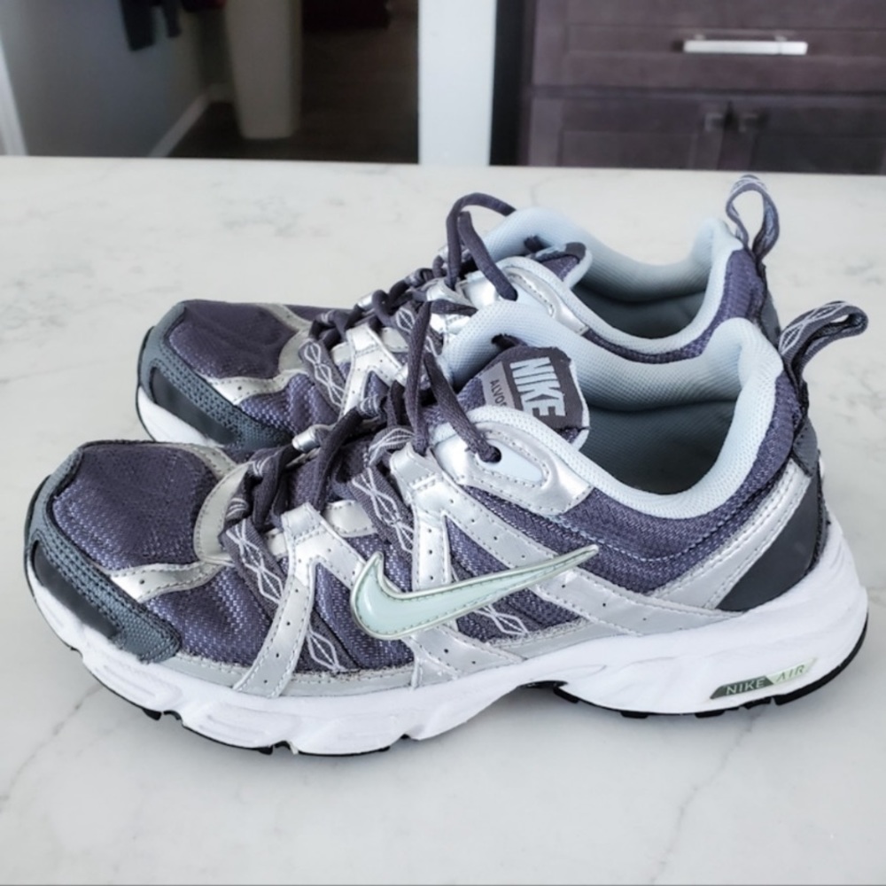 Nike Alvord 7 running shoes size 7.5